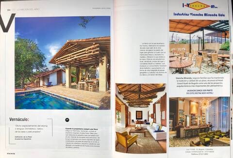 Magazine feature on Casa Vista Uchata under the heading Vernáculo